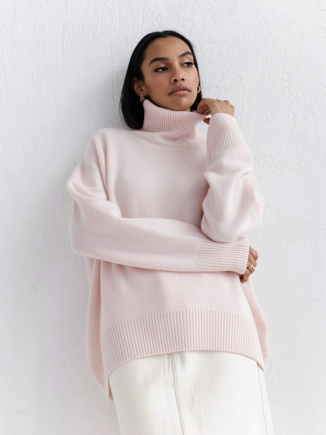 AMARA | STYLISH TURTLENECK SWEATER