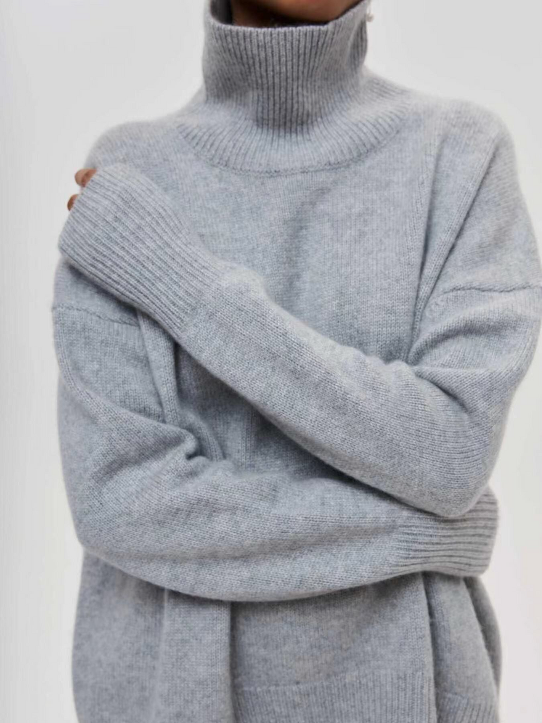 AMARA | STYLISH TURTLENECK SWEATER